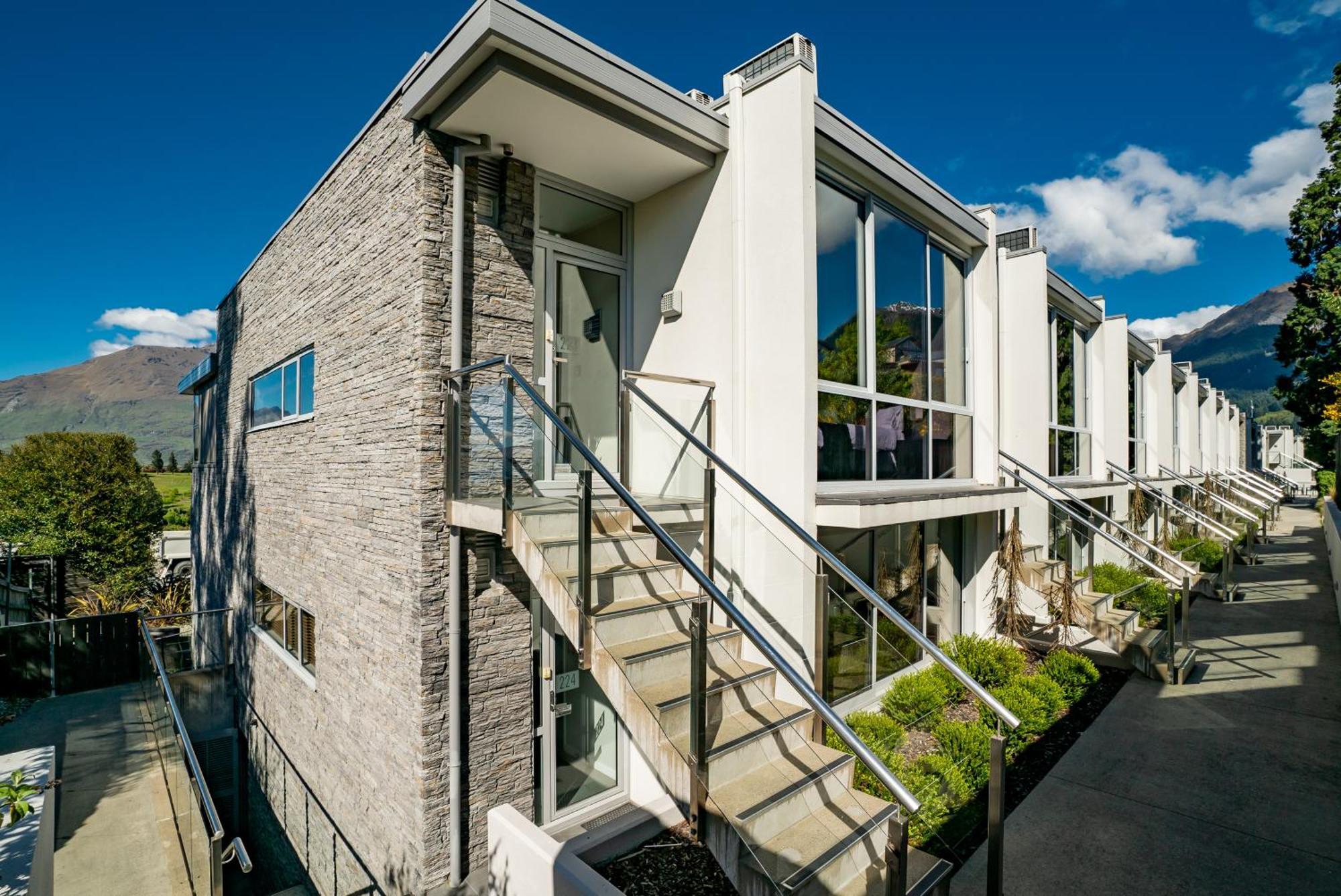Modern Executive Living In Pounamu ควีนส์ทาวน์ ภายนอก รูปภาพ